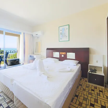 Medis Otel 4*